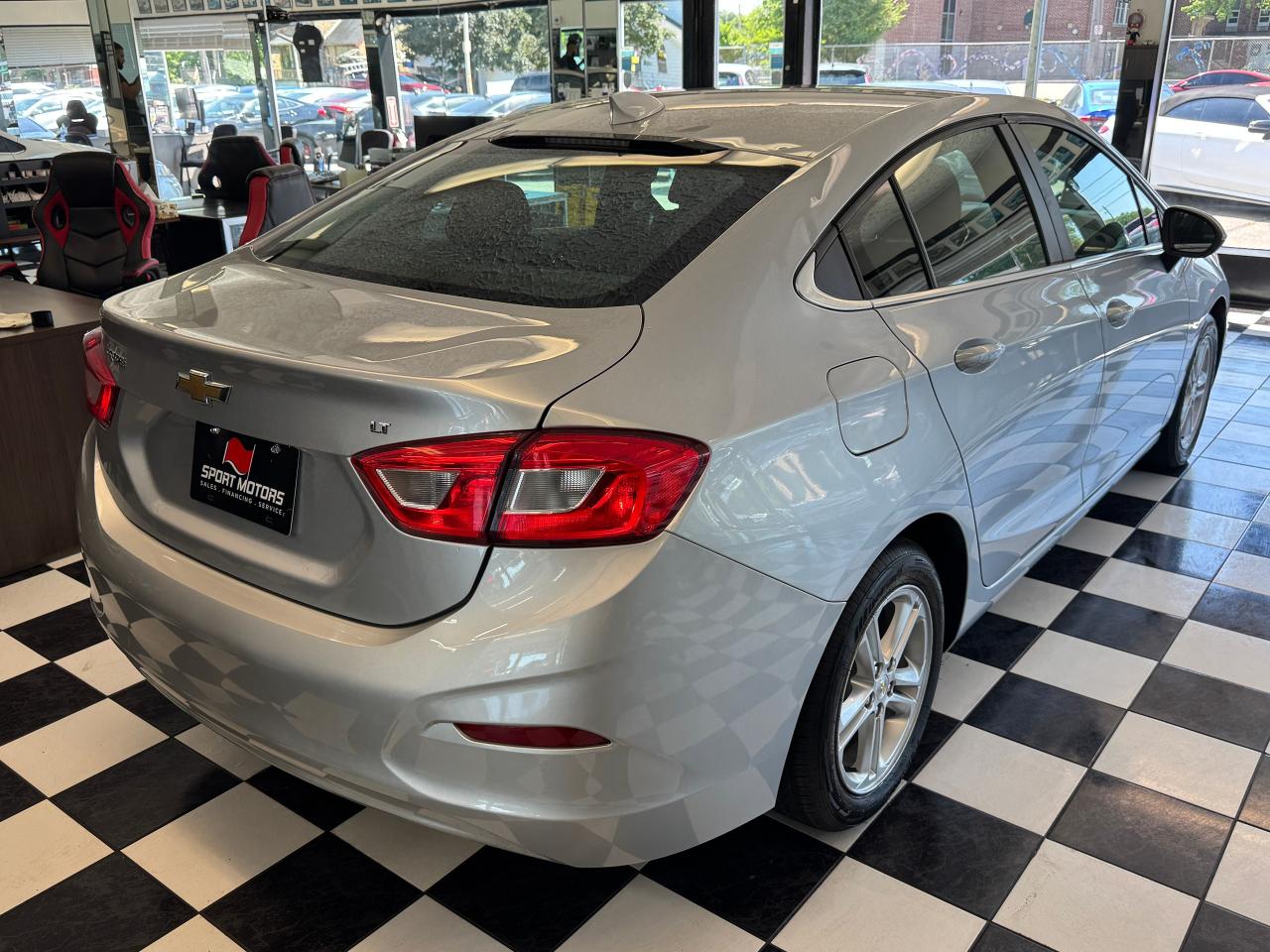 2018 Chevrolet Cruze LT+New Tires+Brake+Appleplay+Camera+Heated Seats Photo8