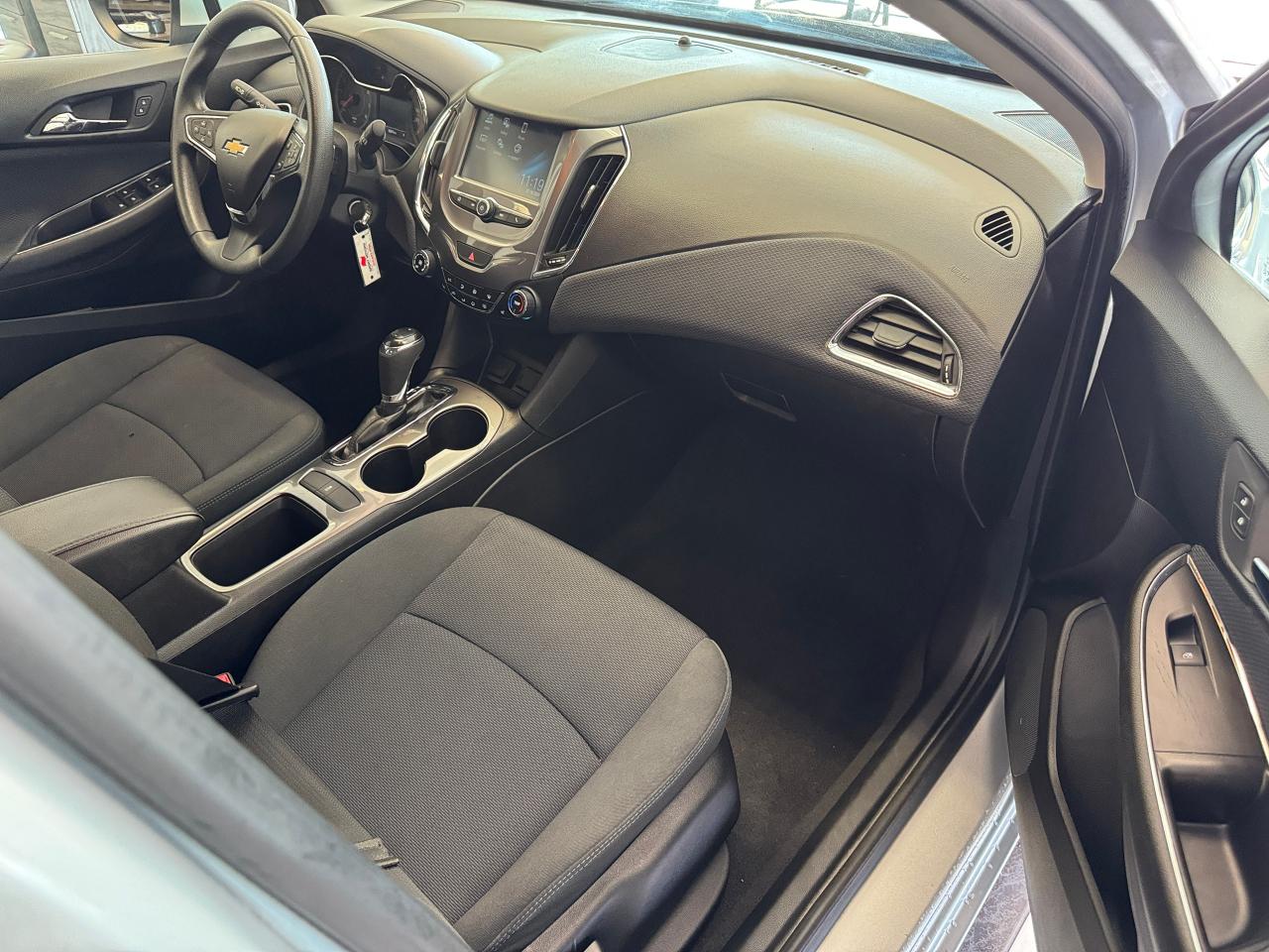 2018 Chevrolet Cruze LT+New Tires+Brake+Appleplay+Camera+Heated Seats Photo20
