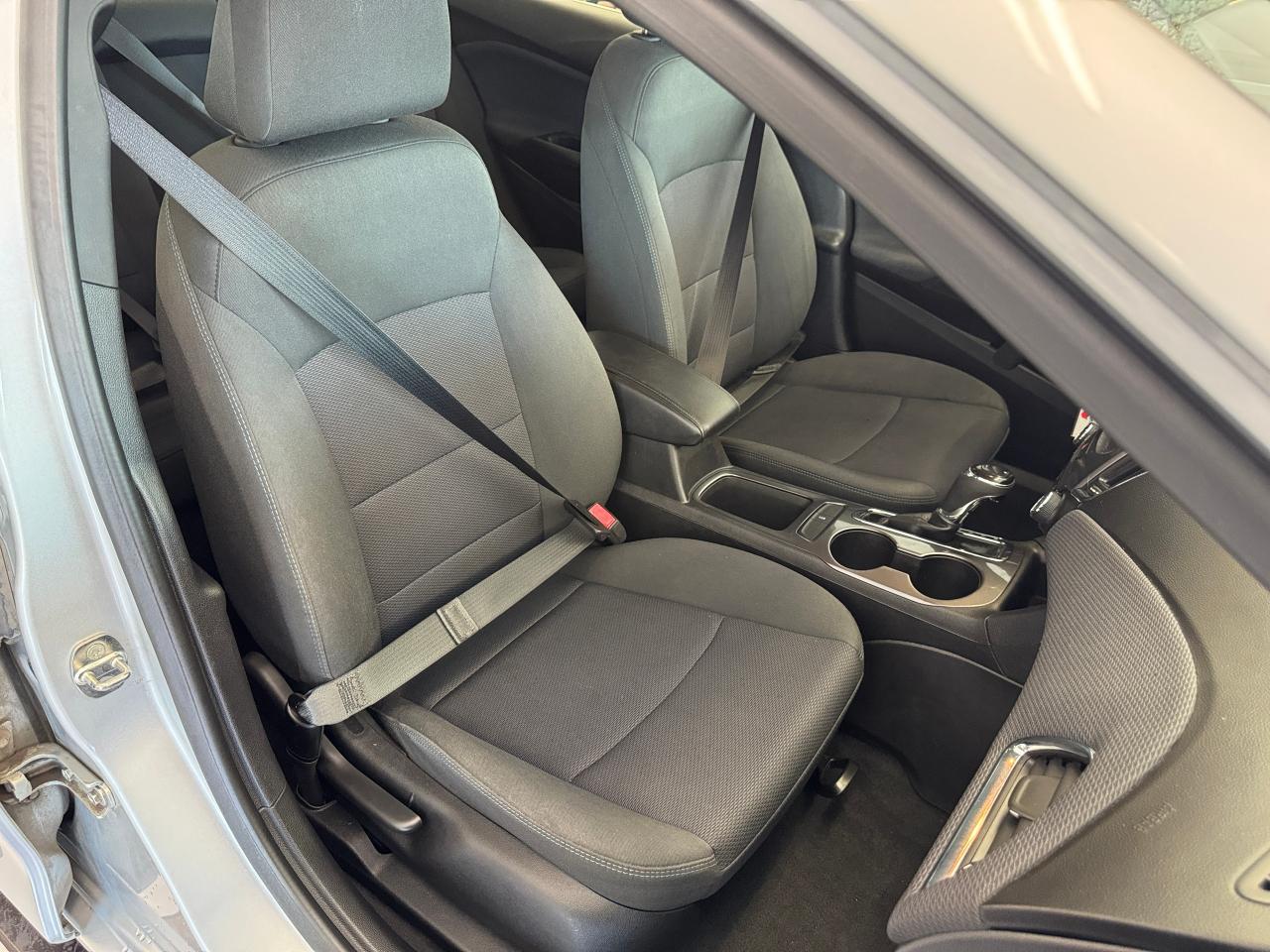 2018 Chevrolet Cruze LT+New Tires+Brake+Appleplay+Camera+Heated Seats Photo22