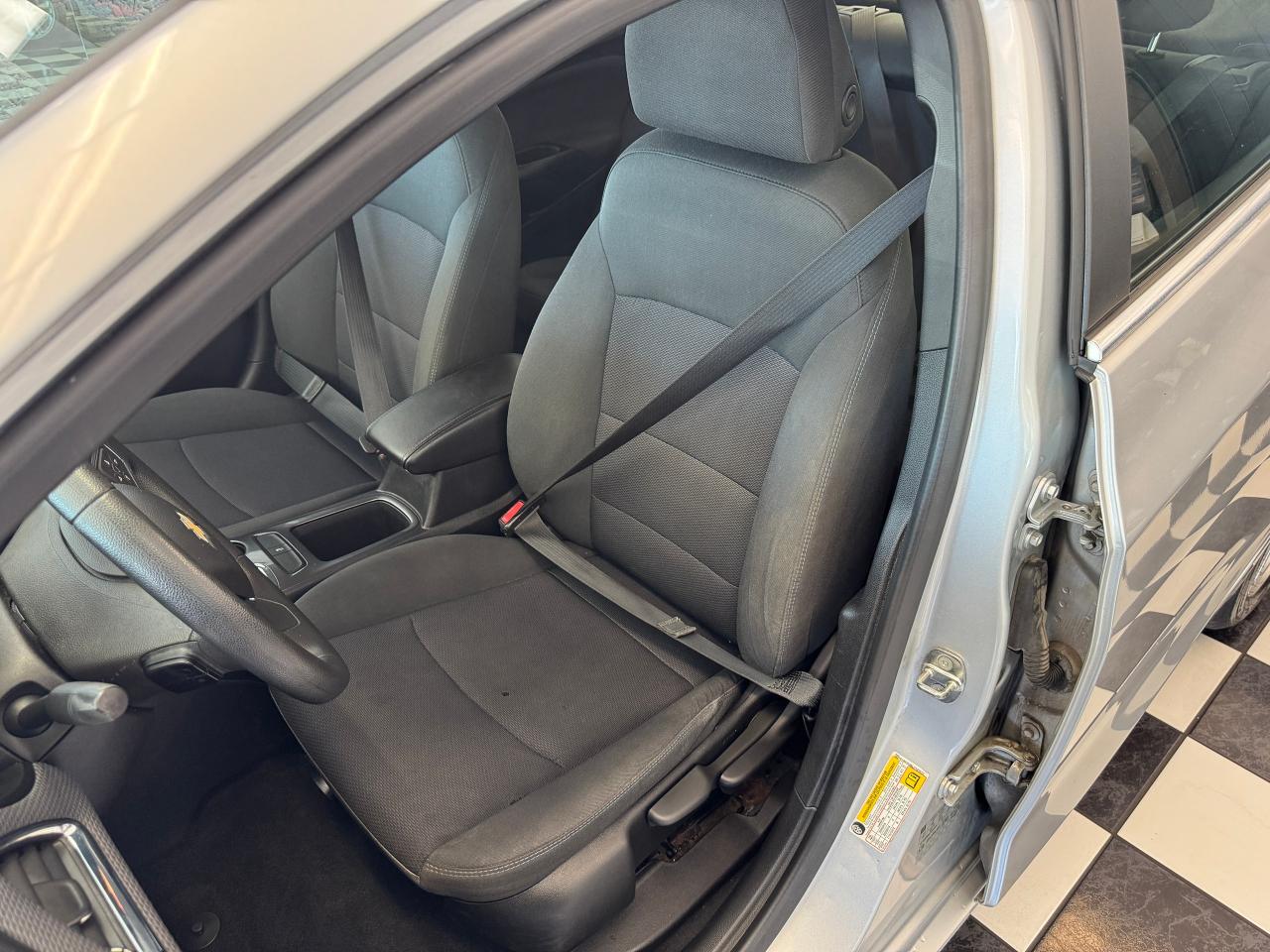 2018 Chevrolet Cruze LT+New Tires+Brake+Appleplay+Camera+Heated Seats Photo19