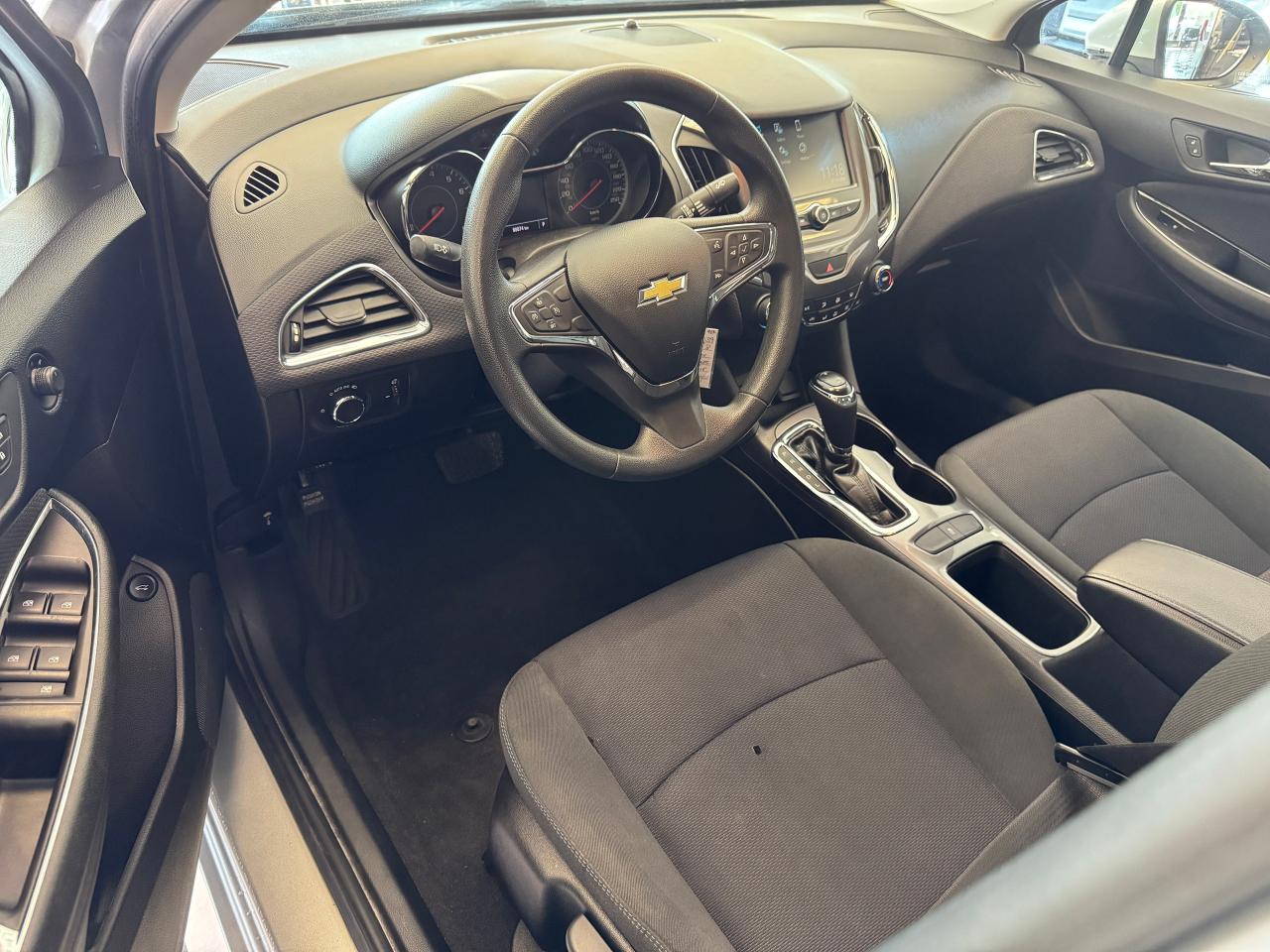 2018 Chevrolet Cruze LT+New Tires+Brake+Appleplay+Camera+Heated Seats Photo17