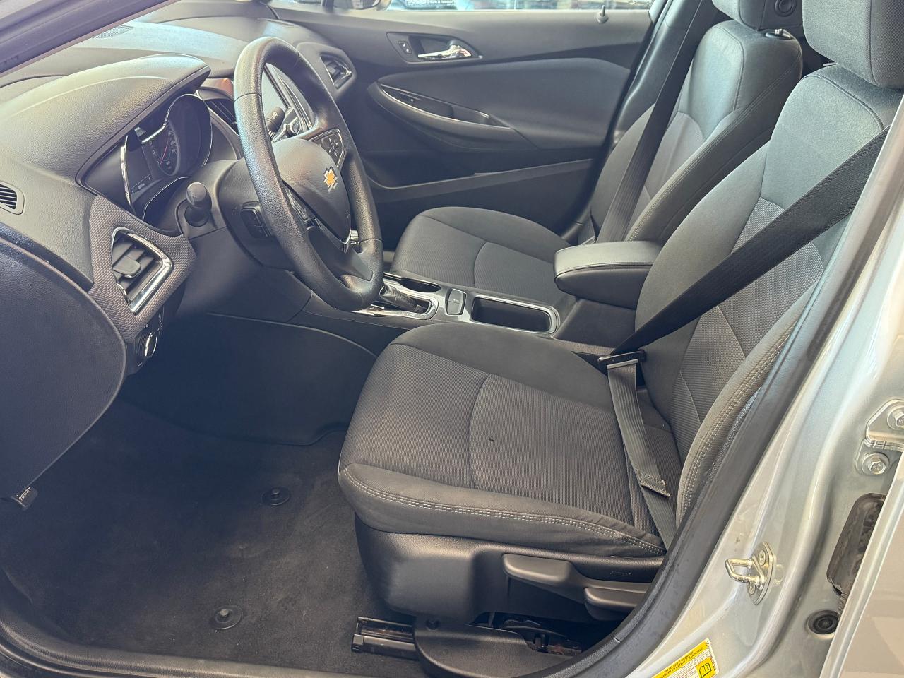 2018 Chevrolet Cruze LT+New Tires+Brake+Appleplay+Camera+Heated Seats Photo18