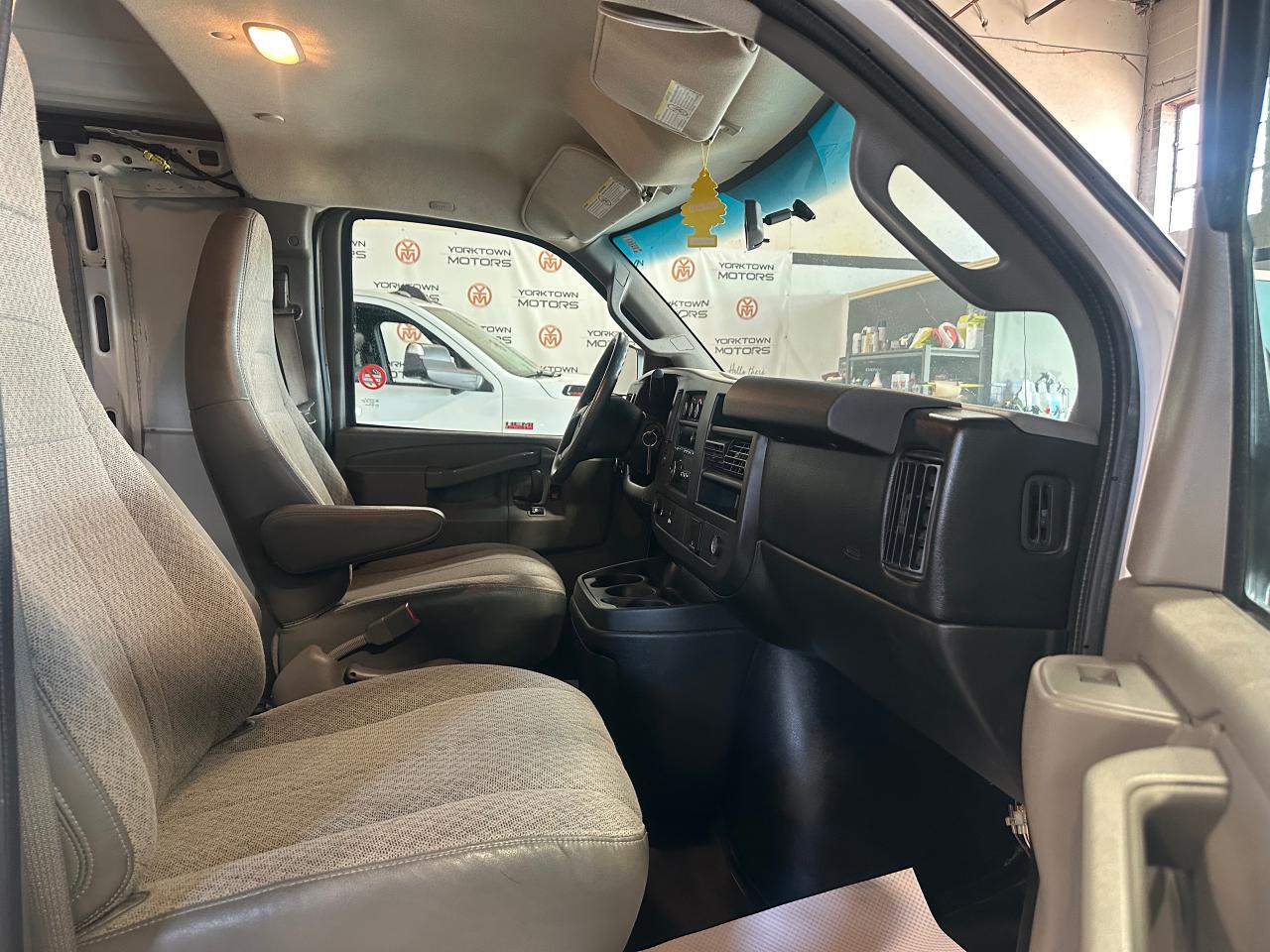 2016 GMC Savana Cargo Van  - Photo #5