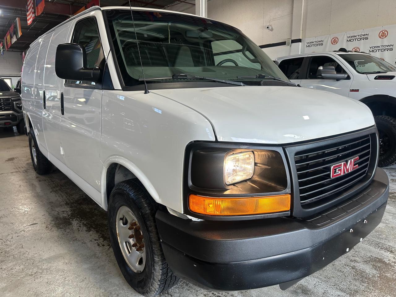 2016 GMC Savana Cargo Van  - Photo #2