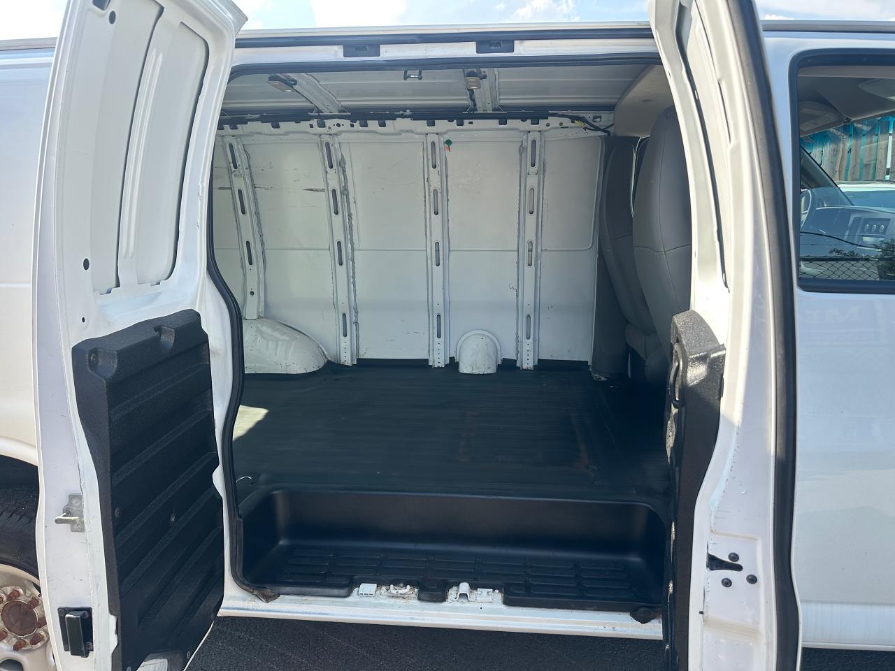 2016 GMC Savana Cargo Van  - Photo #10