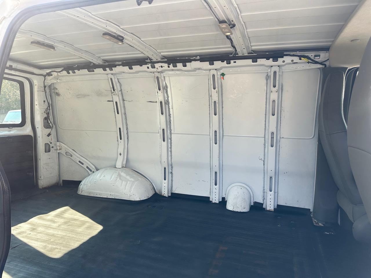 2016 GMC Savana Cargo Van  - Photo #13