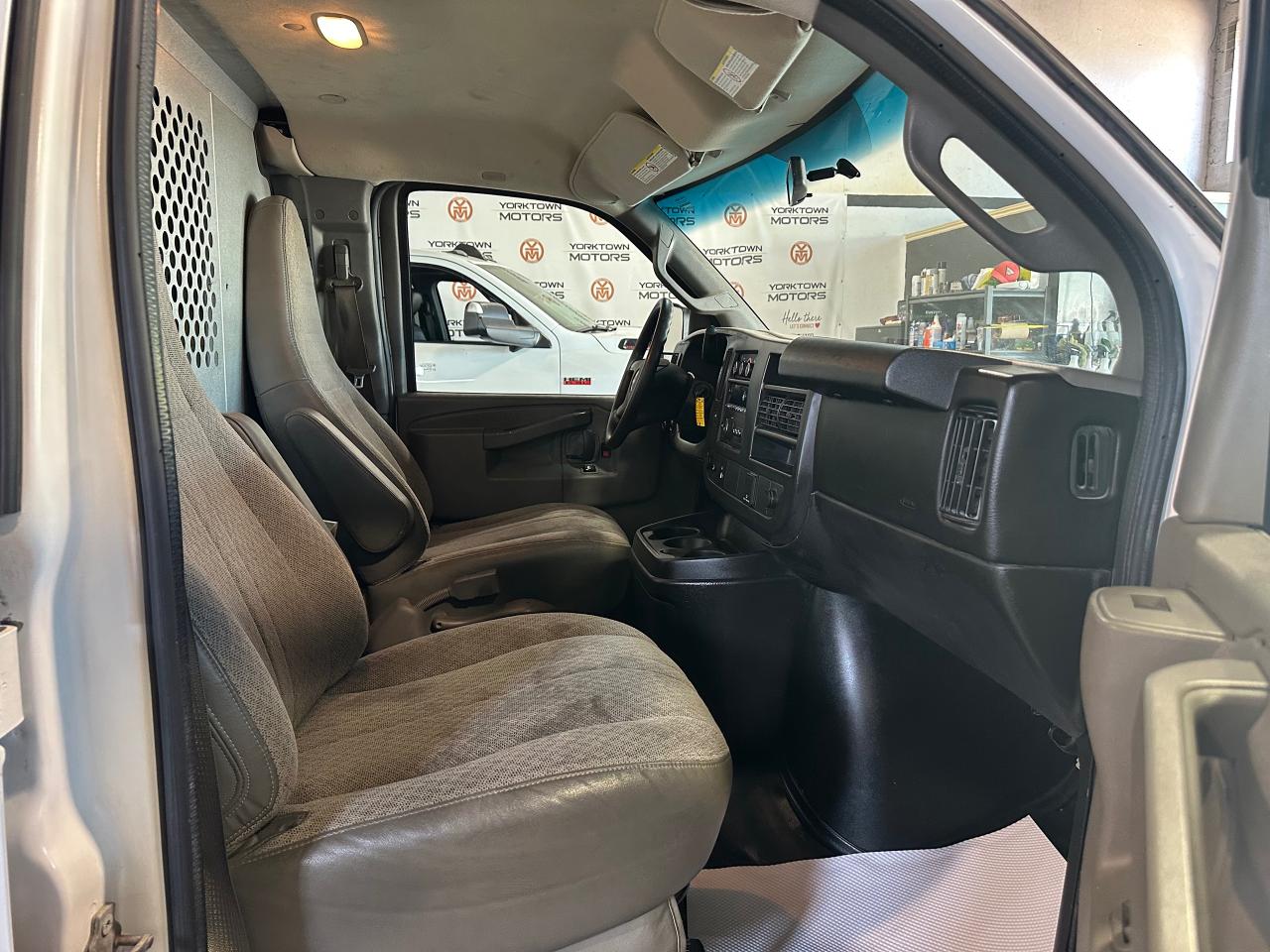 2016 GMC Savana Cargo Van 2500 135" - Photo #5