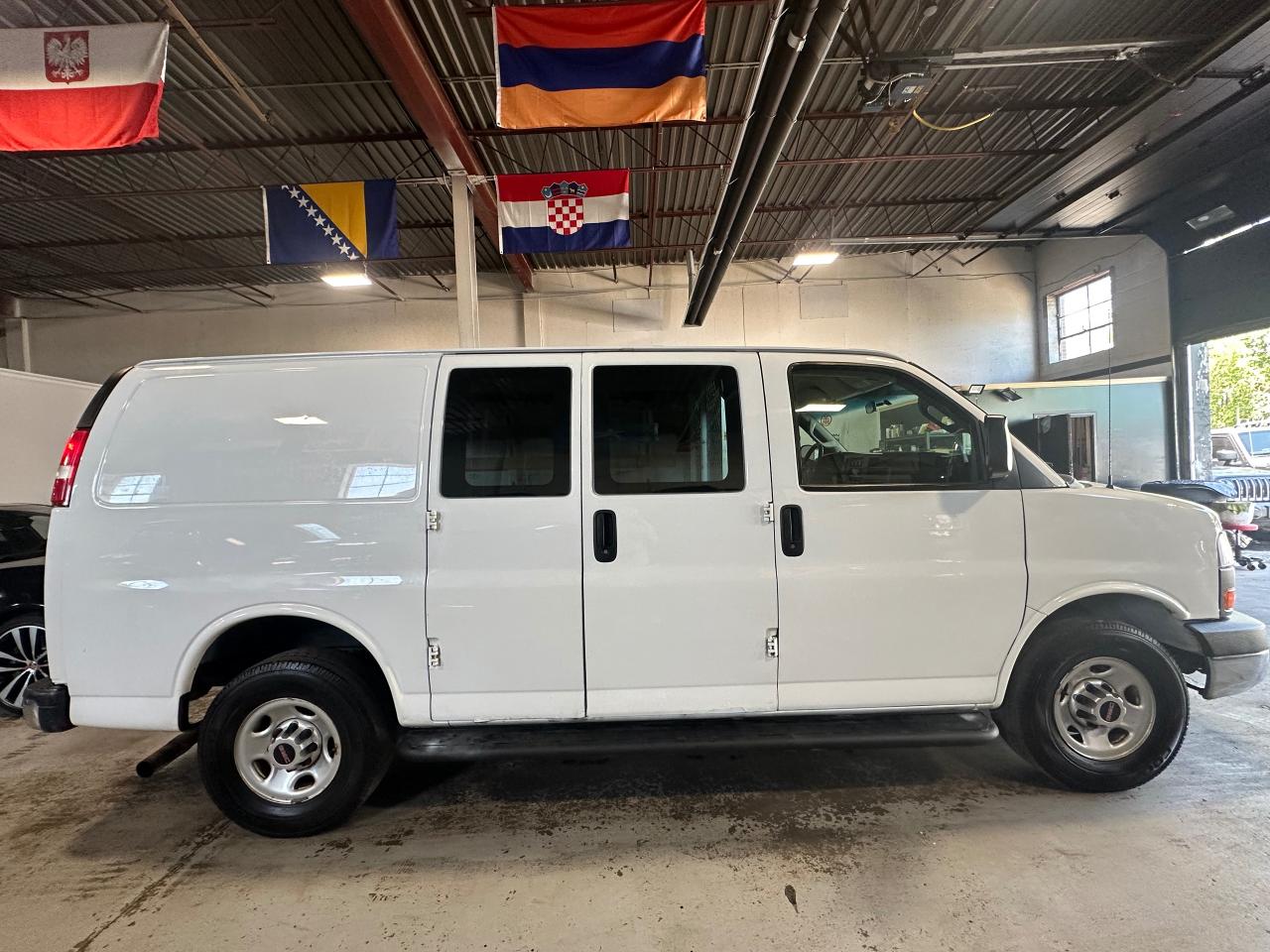 2016 GMC Savana Cargo Van 2500 135" - Photo #7
