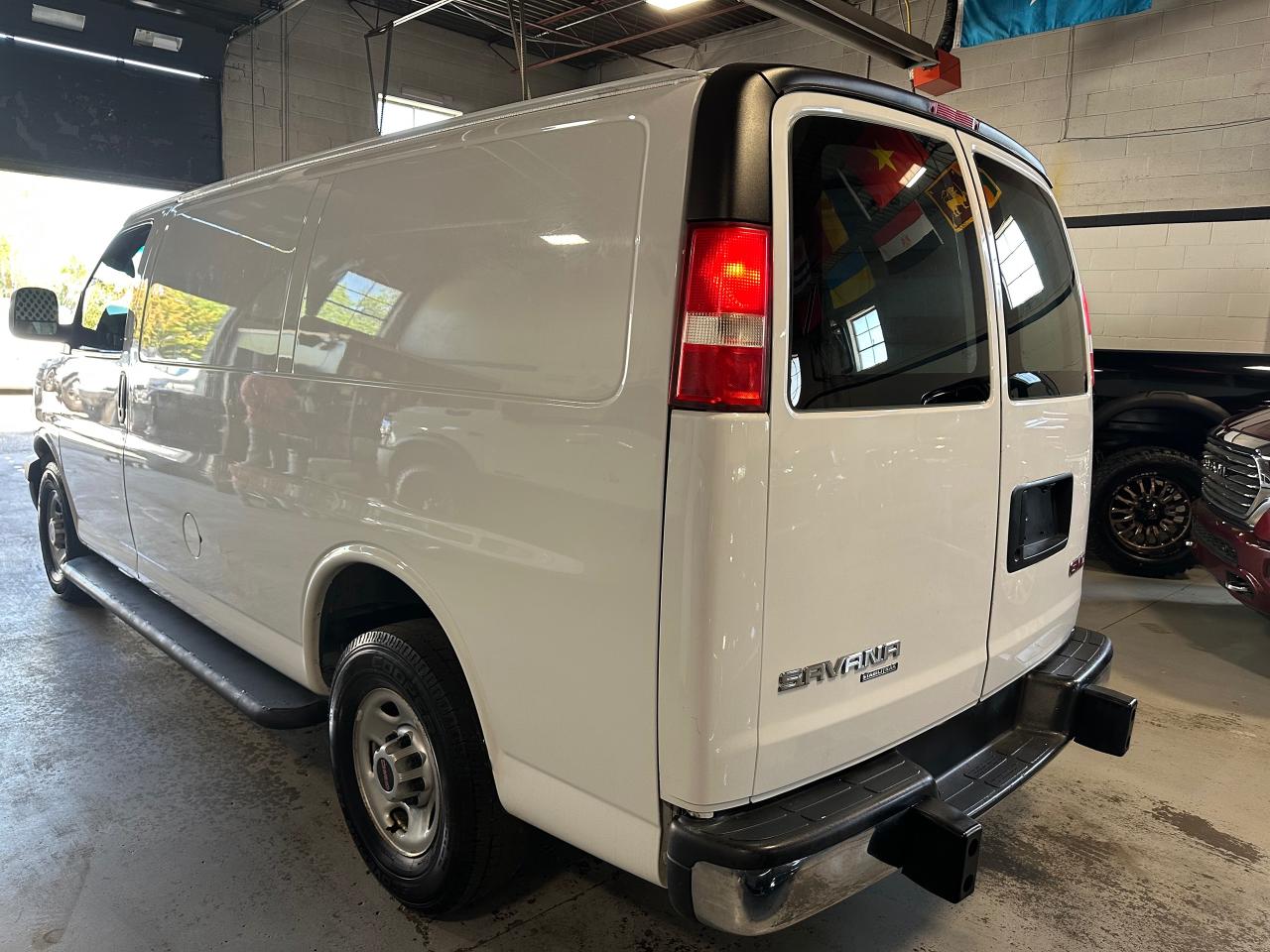 2016 GMC Savana Cargo Van 2500 135" - Photo #12