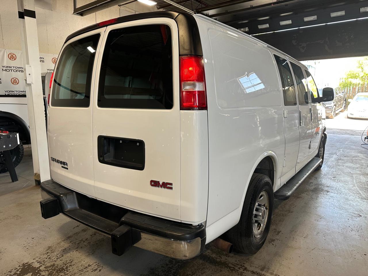 2016 GMC Savana Cargo Van 2500 135" - Photo #9