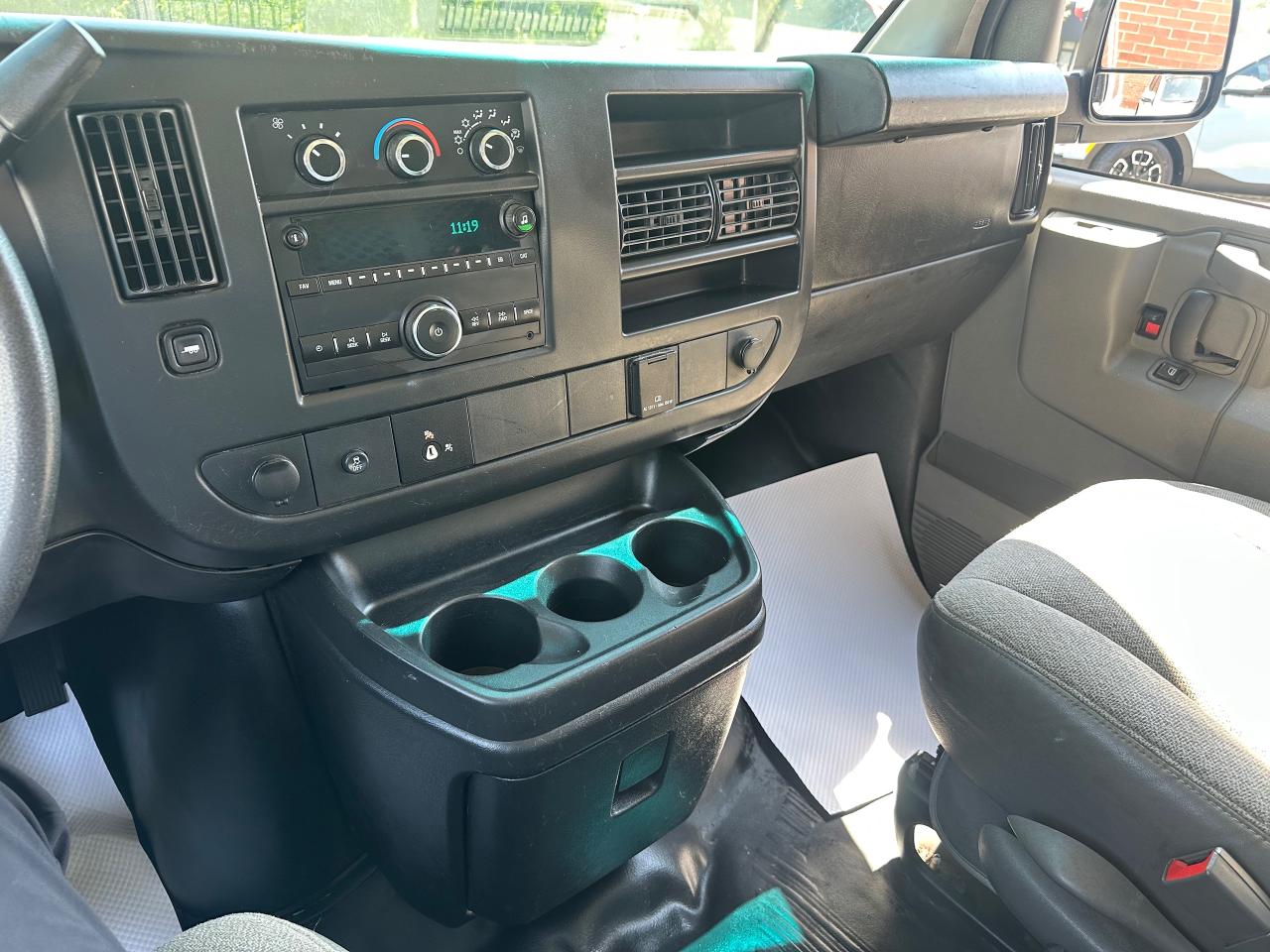 2016 GMC Savana Cargo Van 2500 135" - Photo #15
