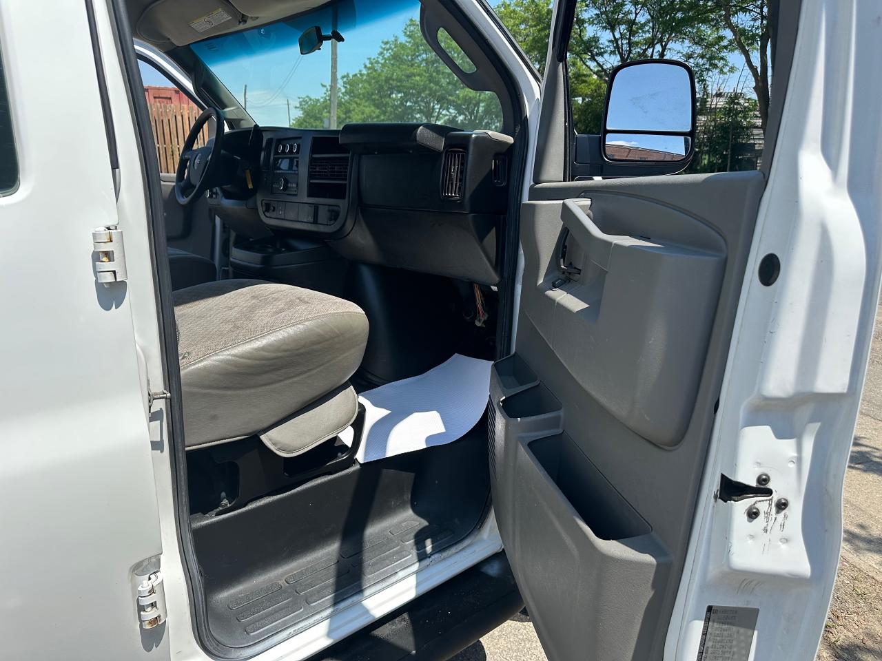 2016 GMC Savana Cargo Van 2500 135" - Photo #26