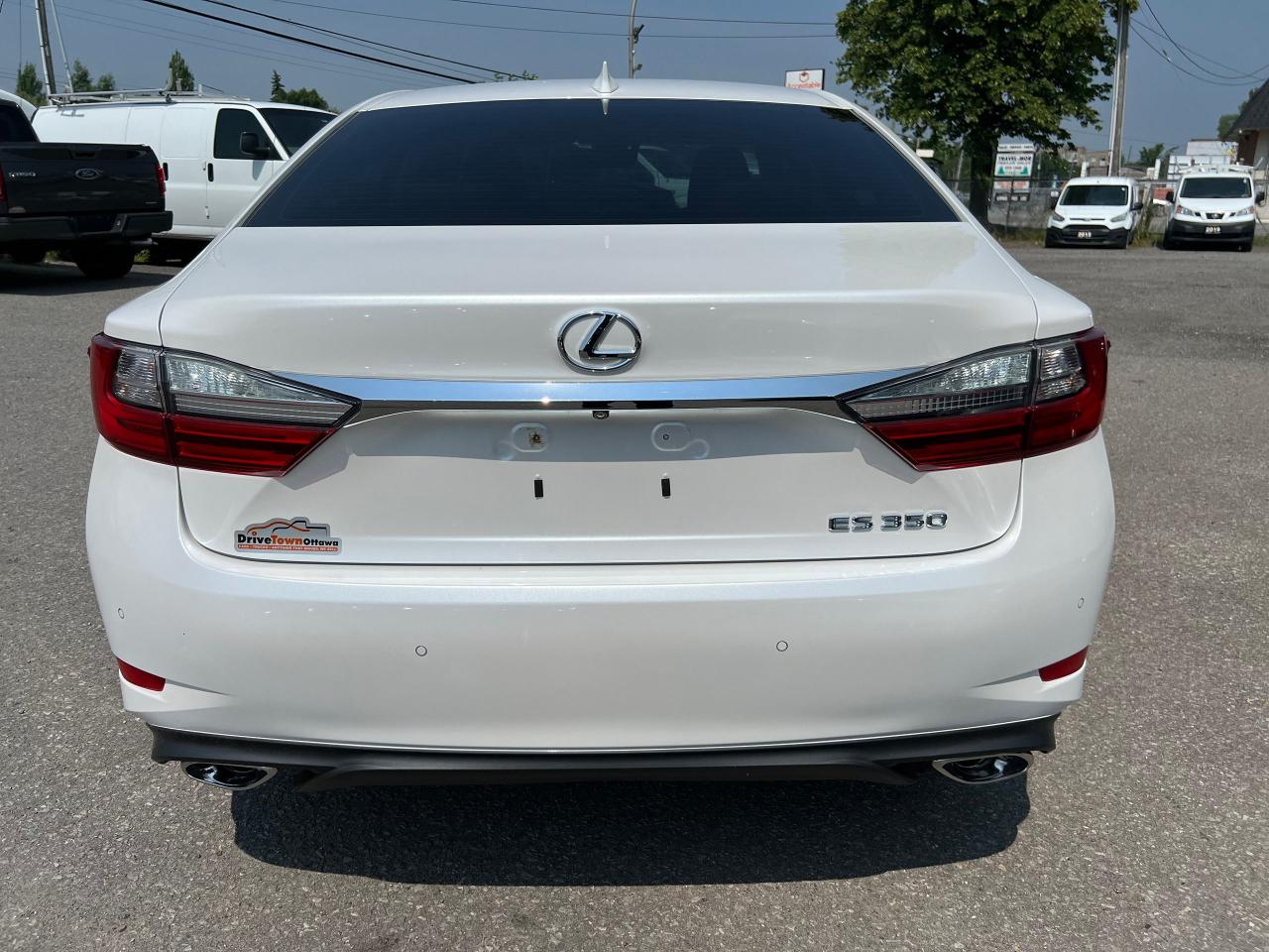 2017 Lexus ES 350 4dr Sdn - Photo #4