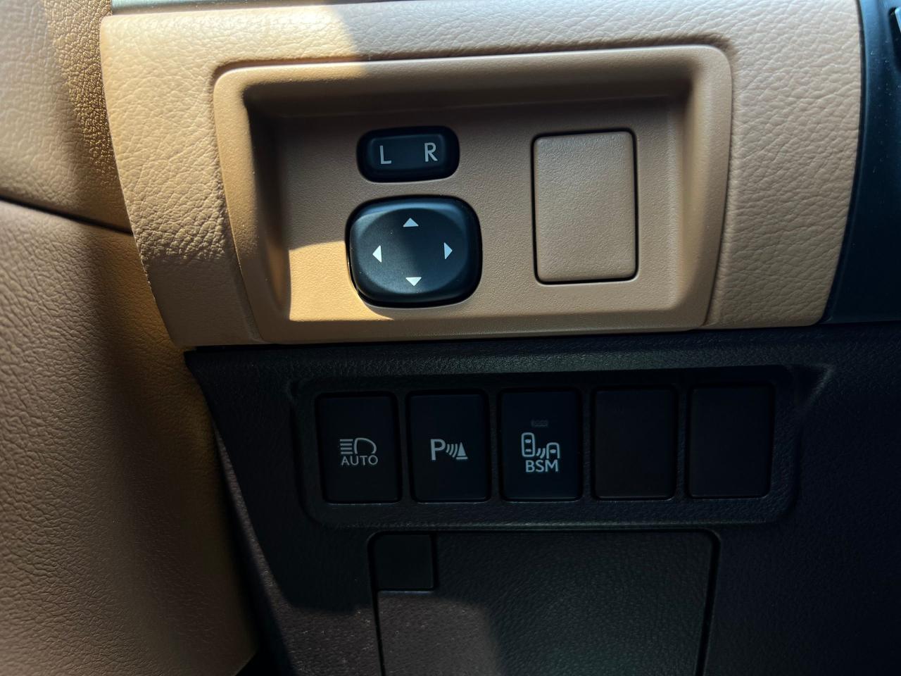 2017 Lexus ES 350 4dr Sdn - Photo #14