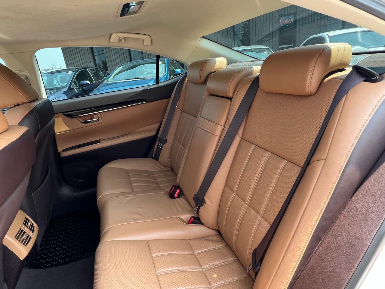 2017 Lexus ES 350 4dr Sdn - Photo #25