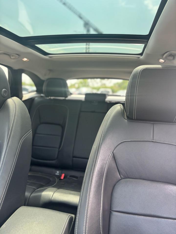 2018 Jaguar F-PACE R-Sport - Photo #16