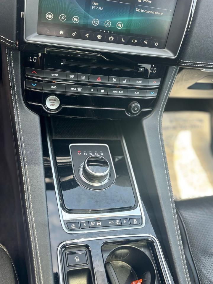 2018 Jaguar F-PACE R-Sport - Photo #10