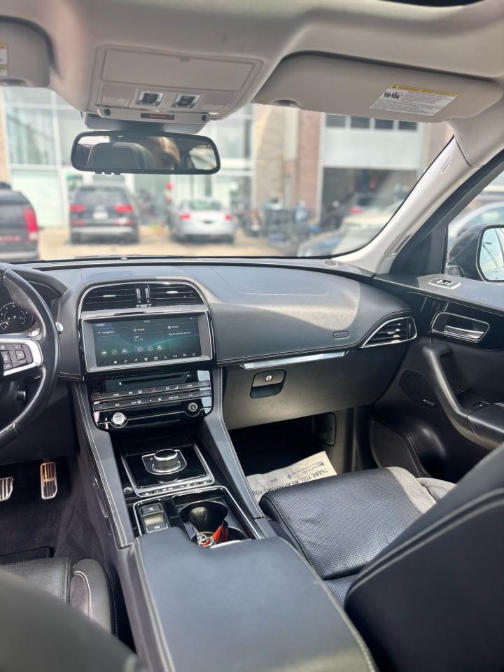 2018 Jaguar F-PACE R-Sport - Photo #11