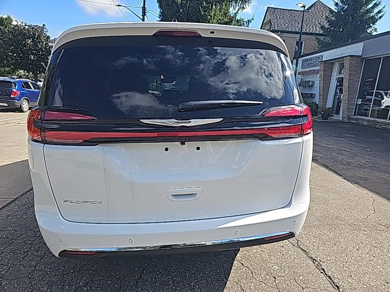 2026 Chrysler Pacifica Select 8 Passenger seating!!! Photo3