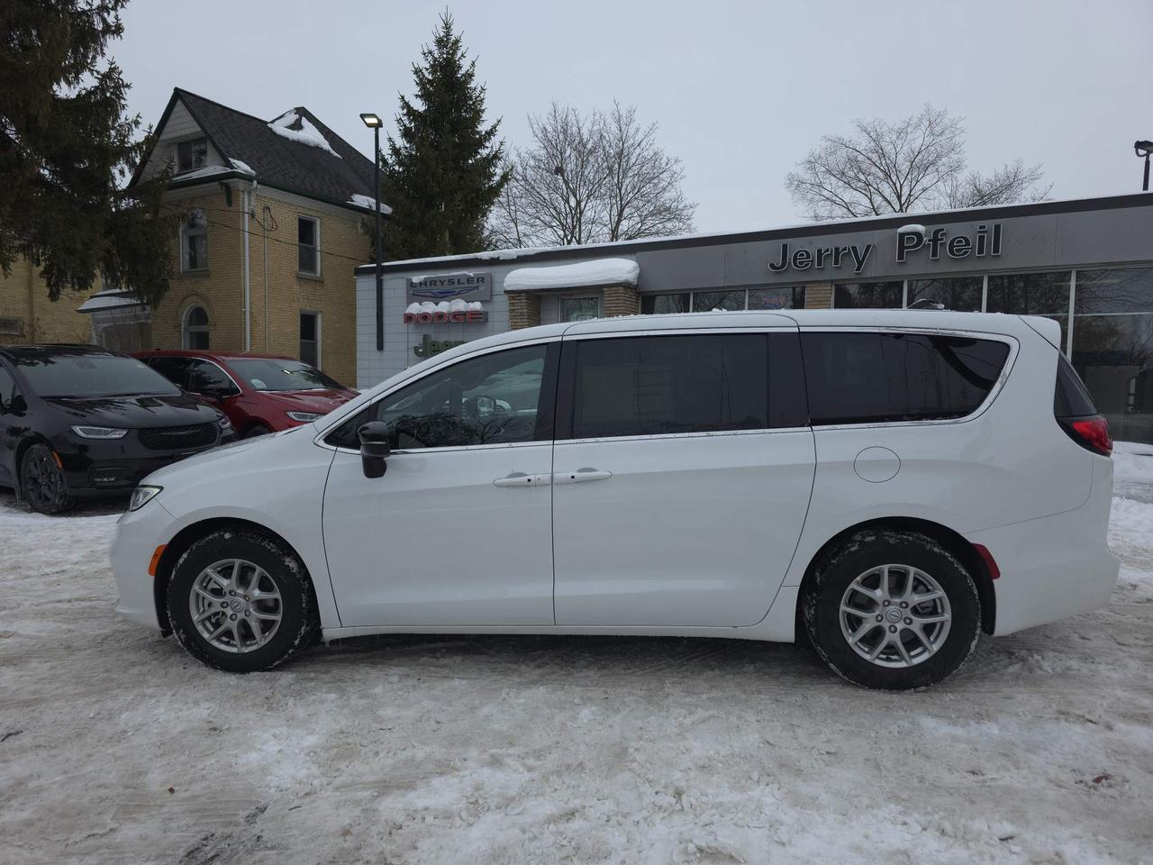 2026 Chrysler Pacifica Select 8 PASSENGERS! REMOTE START! Photo