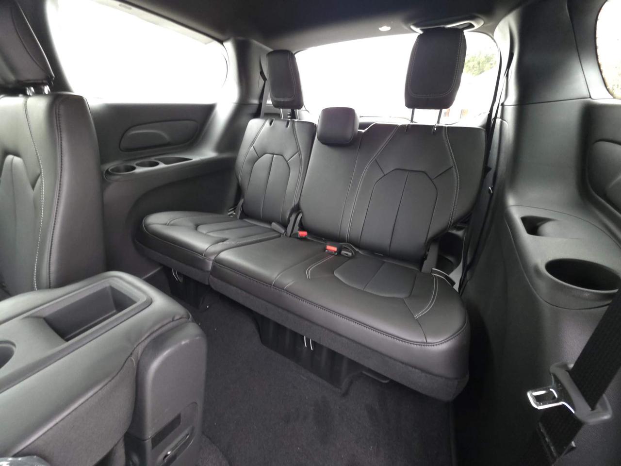 2026 Chrysler Pacifica Select 8 PASSENGERS! REMOTE START! Photo