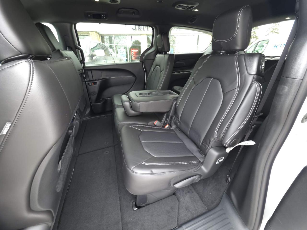 2026 Chrysler Pacifica Select 8 PASSENGERS! REMOTE START! Photo