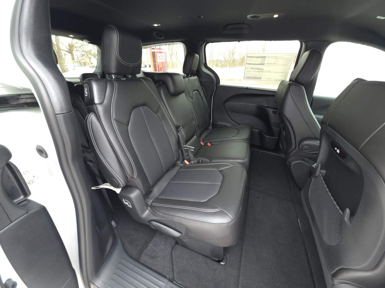 2026 Chrysler Pacifica Select 8 PASSENGERS! REMOTE START! Photo