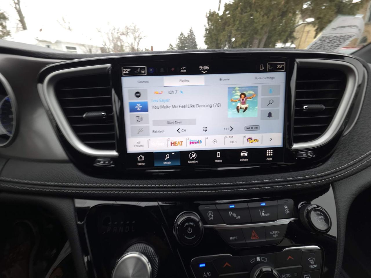 2026 Chrysler Pacifica Select 8 PASSENGERS! REMOTE START! Photo