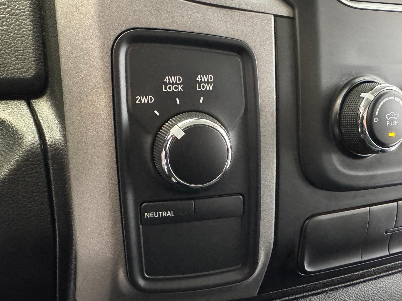 2017 RAM 1500 ST 4x4 CREW 5.7L V8 HEMI+New Tires+CLEAN CARFAX - Photo #3