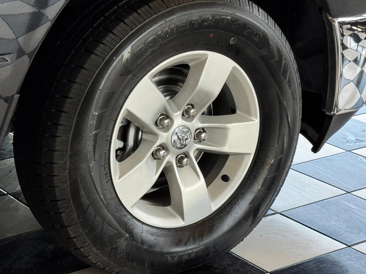 2017 RAM 1500 ST 4x4 CREW 5.7L V8 HEMI+New Tires+CLEAN CARFAX - Photo #45