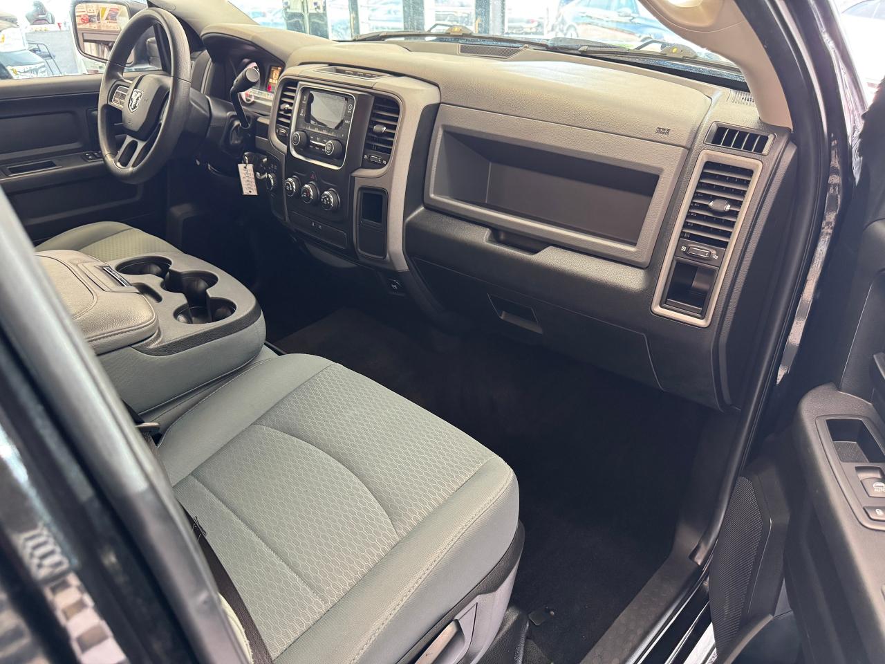 2017 RAM 1500 ST 4x4 CREW 5.7L V8 HEMI+New Tires+CLEAN CARFAX - Photo #23