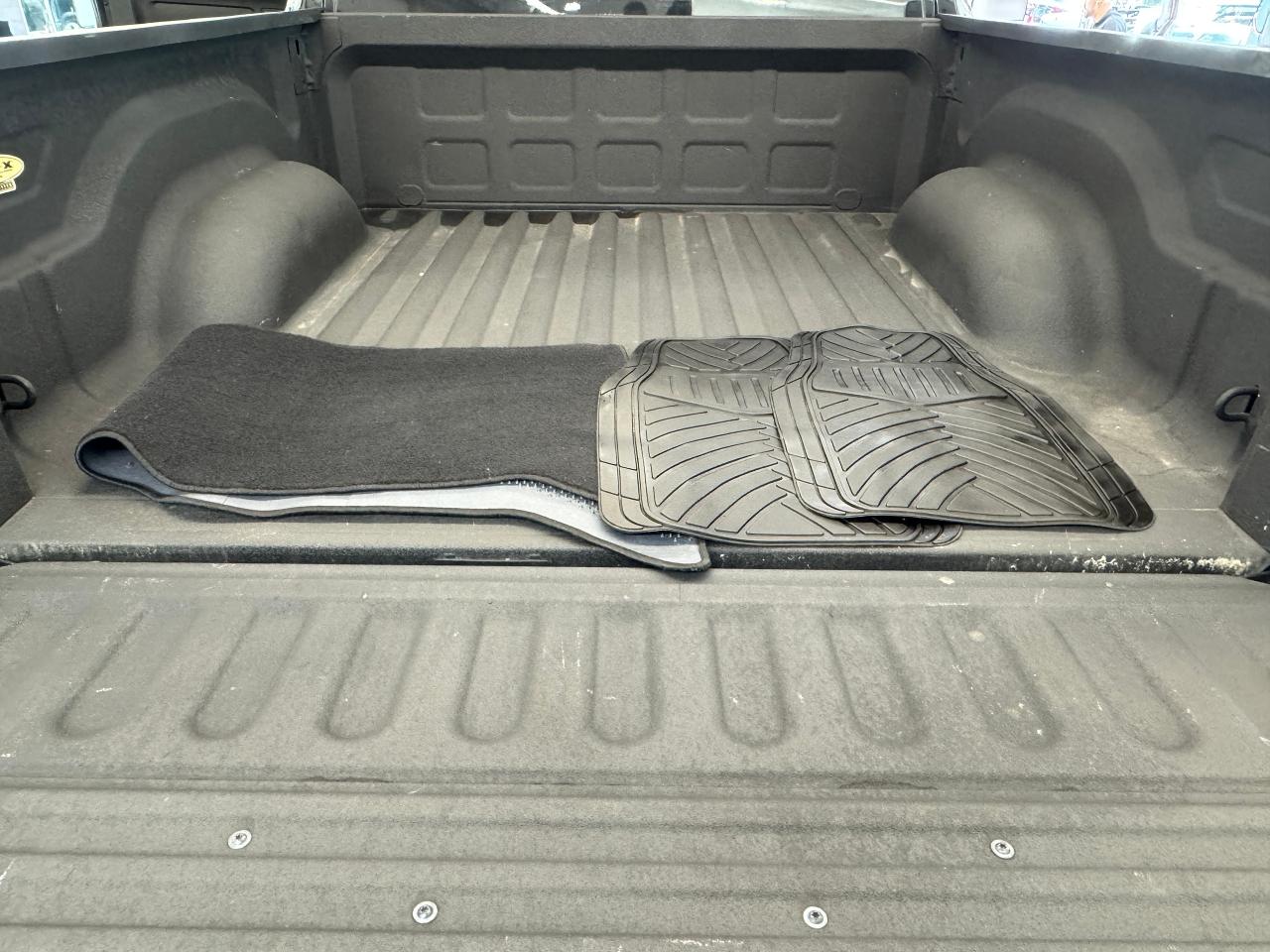 2017 RAM 1500 ST 4x4 CREW 5.7L V8 HEMI+New Tires+CLEAN CARFAX - Photo #28