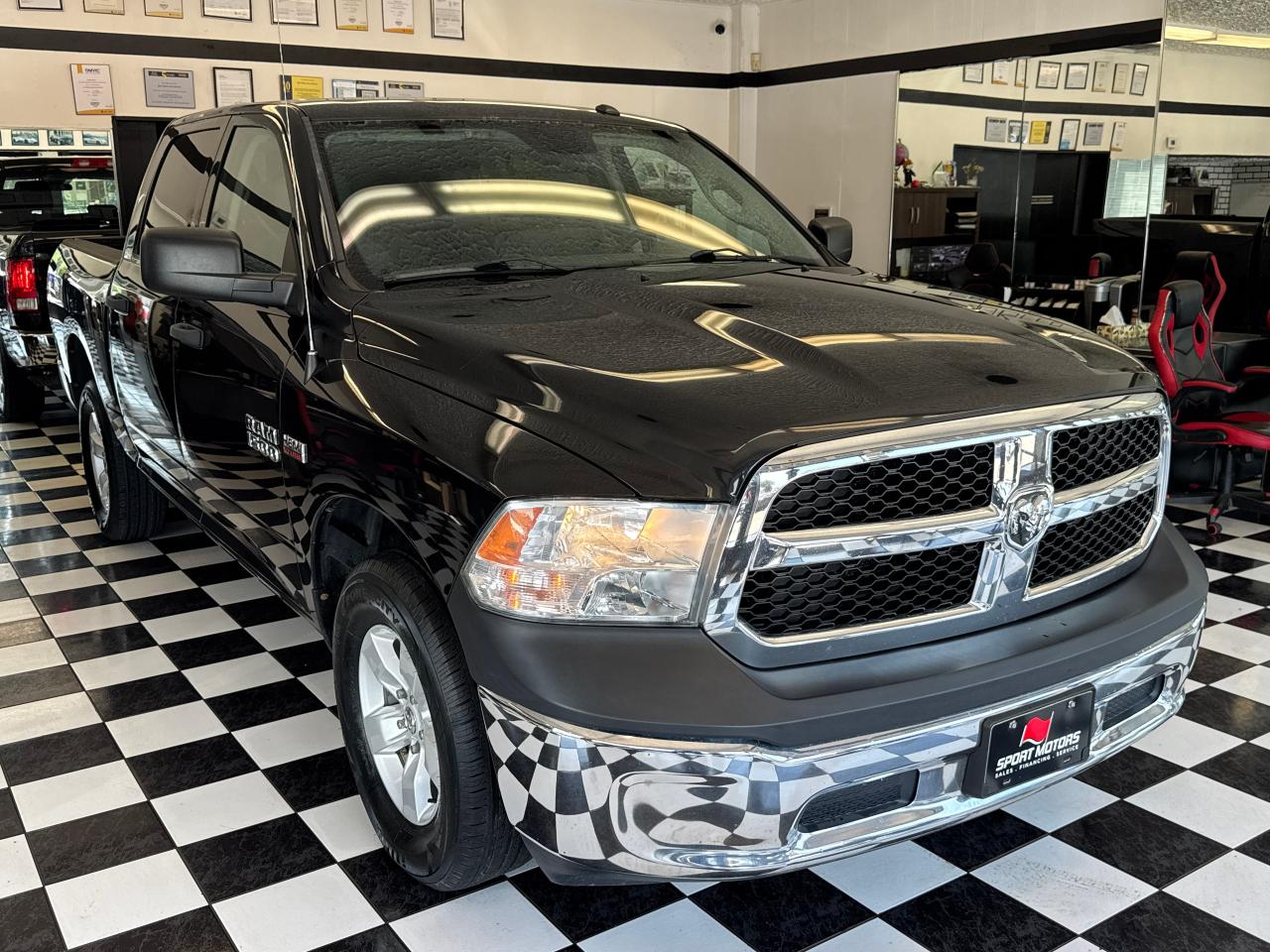 2017 RAM 1500 ST 4x4 CREW 5.7L V8 HEMI+New Tires+CLEAN CARFAX - Photo #11
