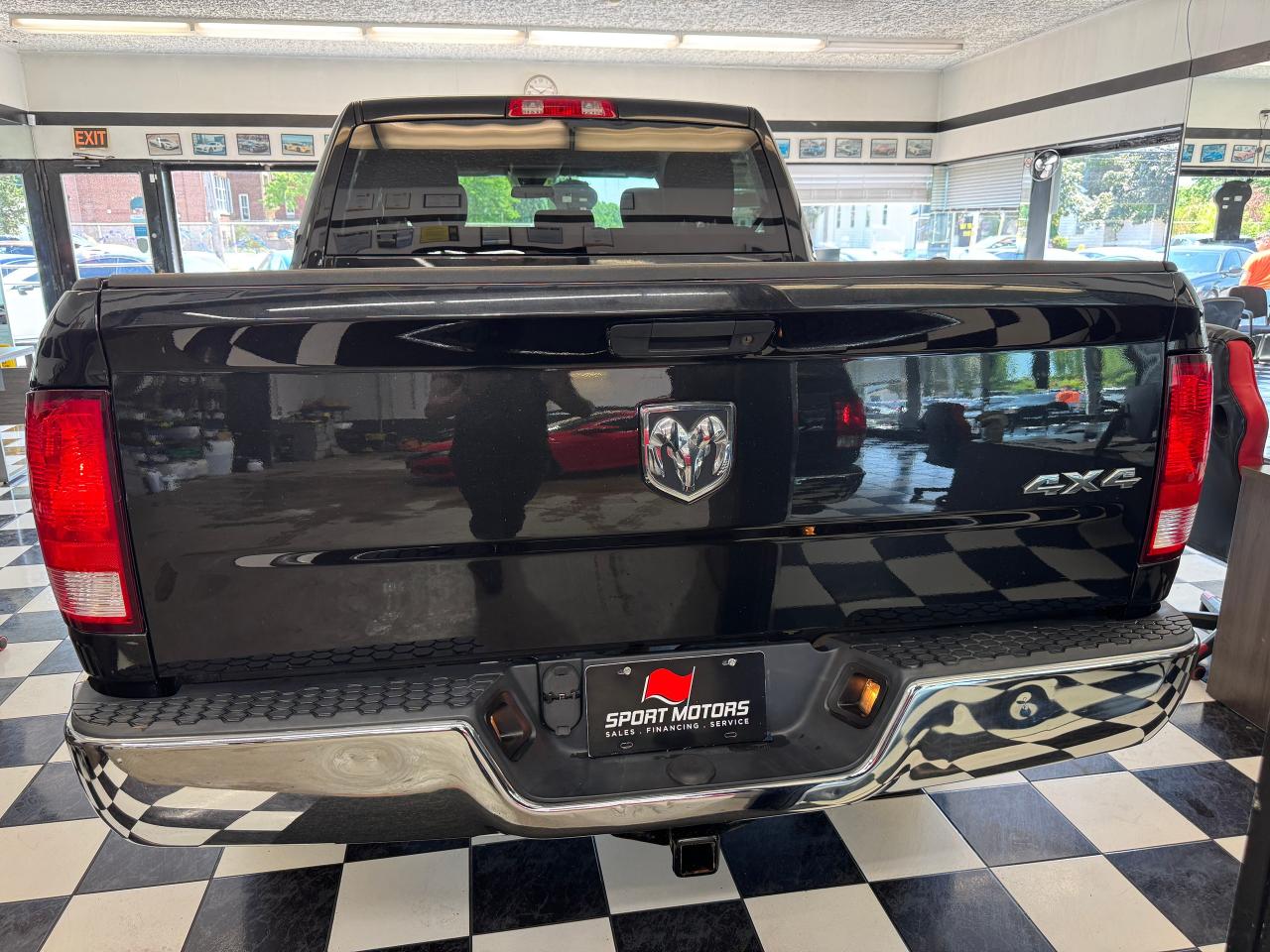2017 RAM 1500 ST 4x4 CREW 5.7L V8 HEMI+New Tires+CLEAN CARFAX - Photo #9