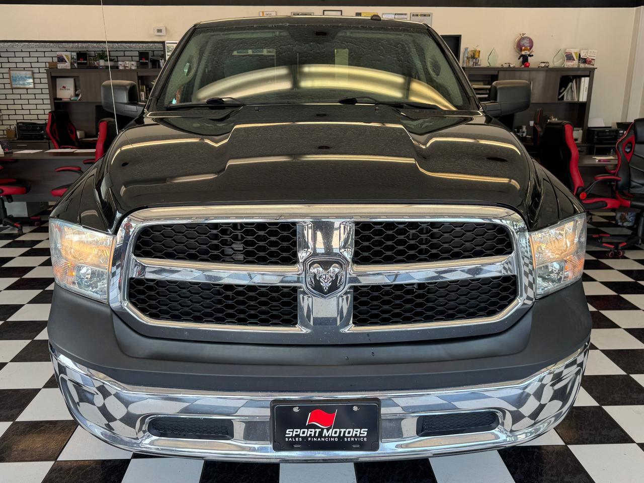 2017 RAM 1500 ST 4x4 CREW 5.7L V8 HEMI+New Tires+CLEAN CARFAX - Photo #12