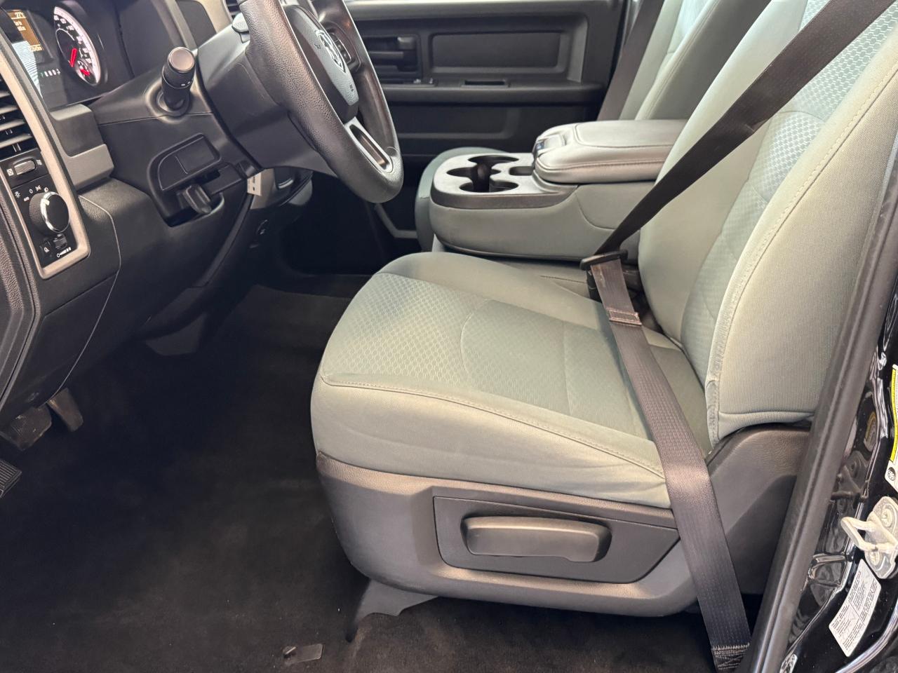 2017 RAM 1500 ST 4x4 CREW 5.7L V8 HEMI+New Tires+CLEAN CARFAX - Photo #21