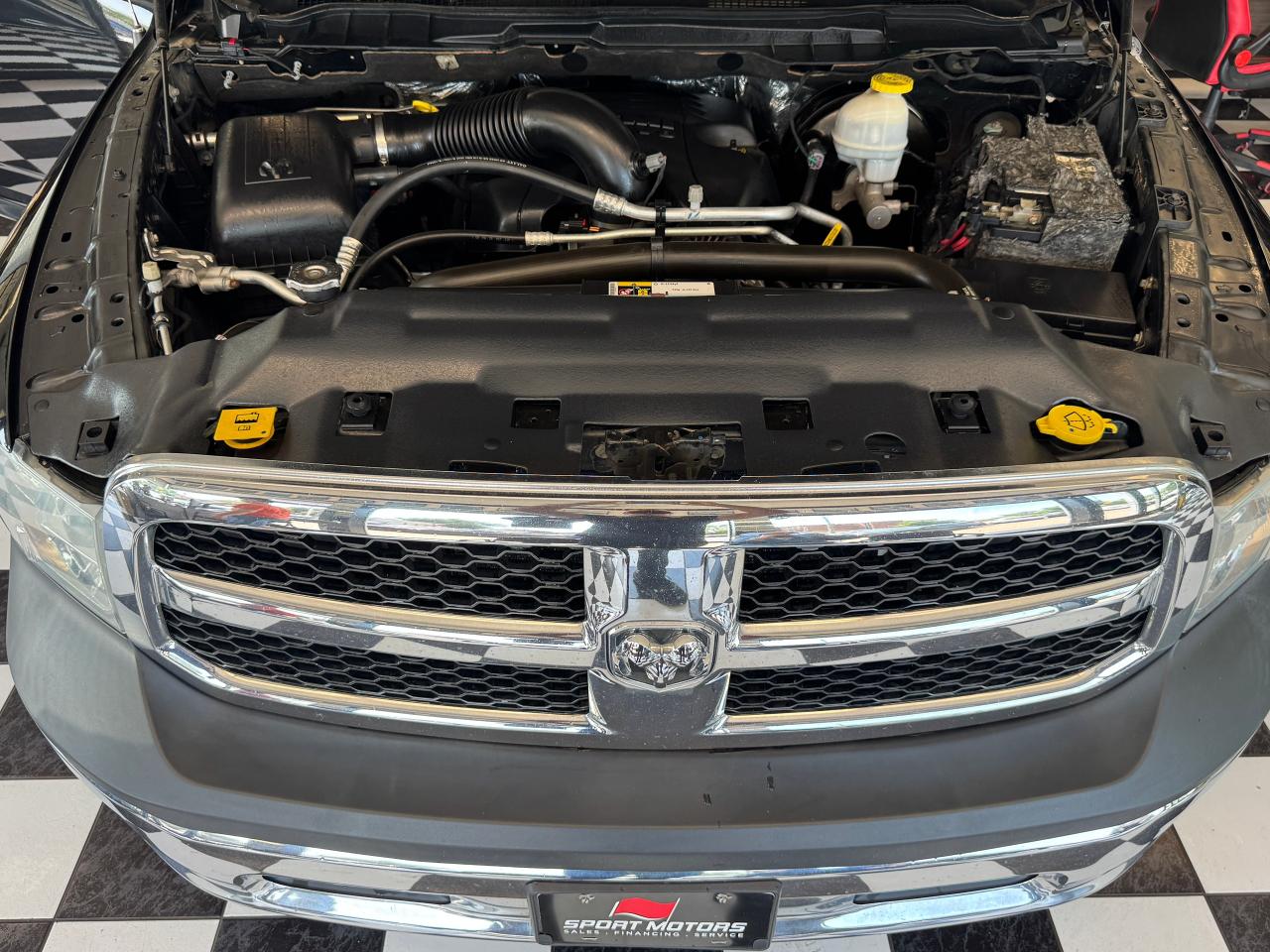 2017 RAM 1500 ST 4x4 CREW 5.7L V8 HEMI+New Tires+CLEAN CARFAX - Photo #13