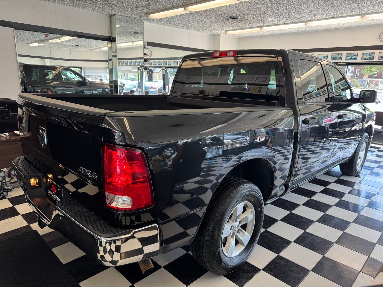 2017 RAM 1500 ST 4x4 CREW 5.7L V8 HEMI+New Tires+CLEAN CARFAX - Photo #10