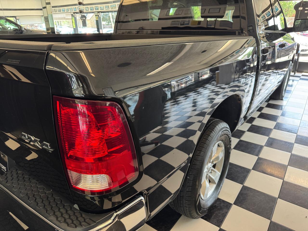 2017 RAM 1500 ST 4x4 CREW 5.7L V8 HEMI+New Tires+CLEAN CARFAX - Photo #39