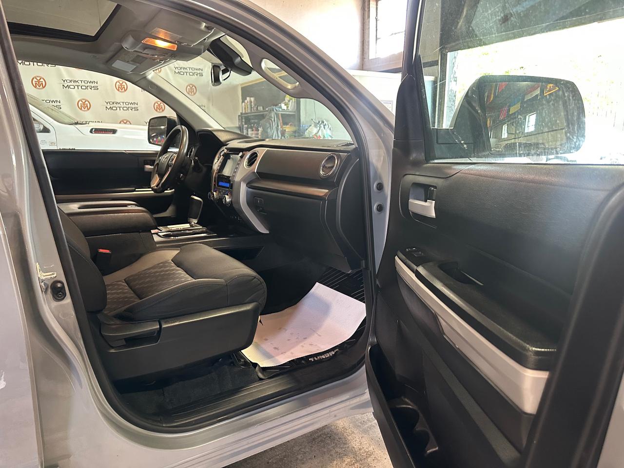2021 Toyota Tundra 4X4 CREWMAX SR5 | NO ACCIDENTS - Photo #6