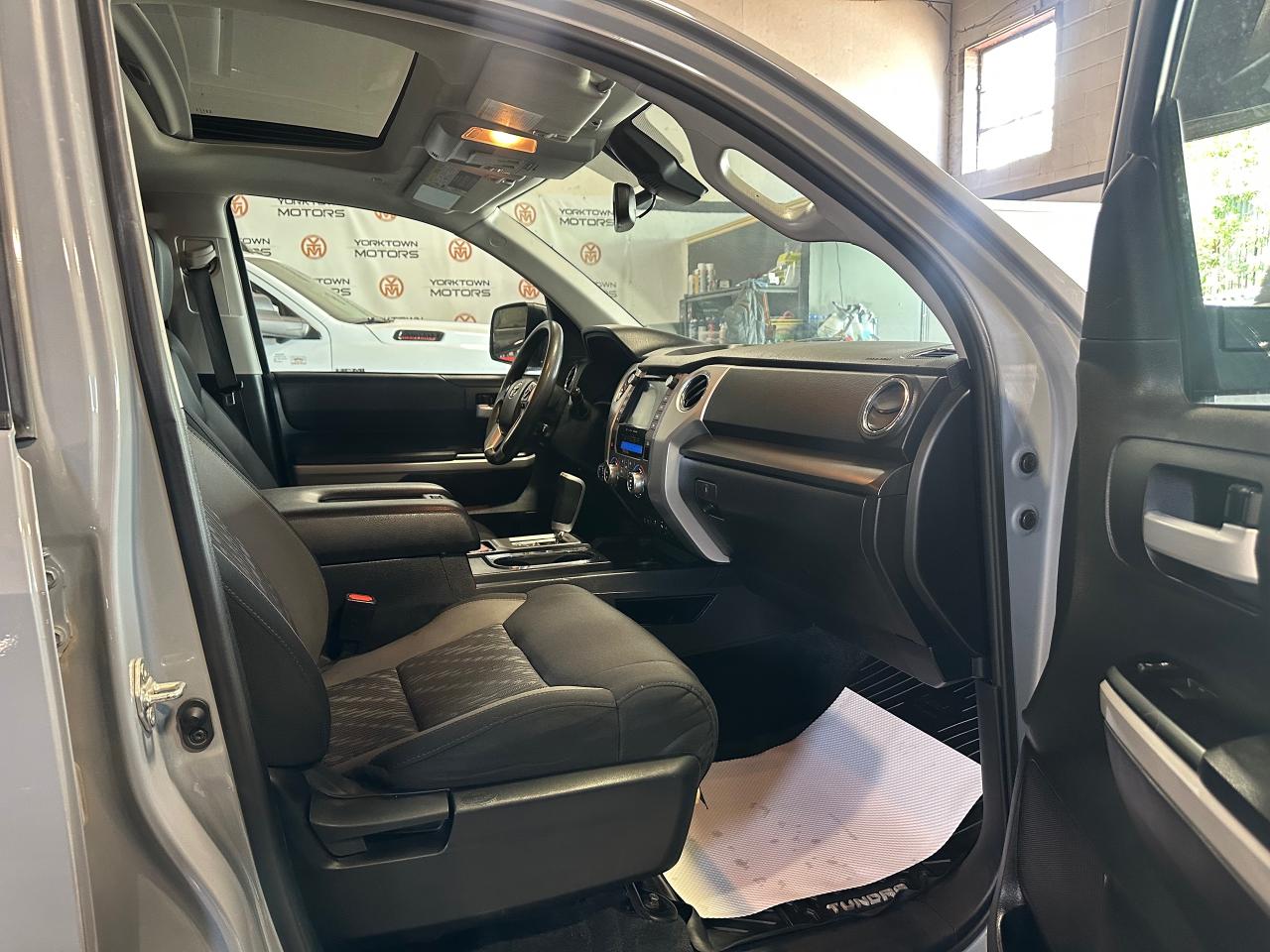 2021 Toyota Tundra 4X4 CREWMAX SR5 | NO ACCIDENTS - Photo #7
