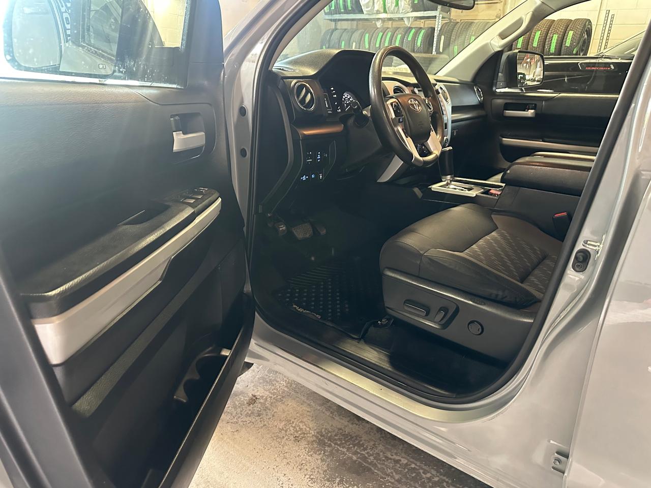 2021 Toyota Tundra 4X4 CREWMAX SR5 | NO ACCIDENTS - Photo #22