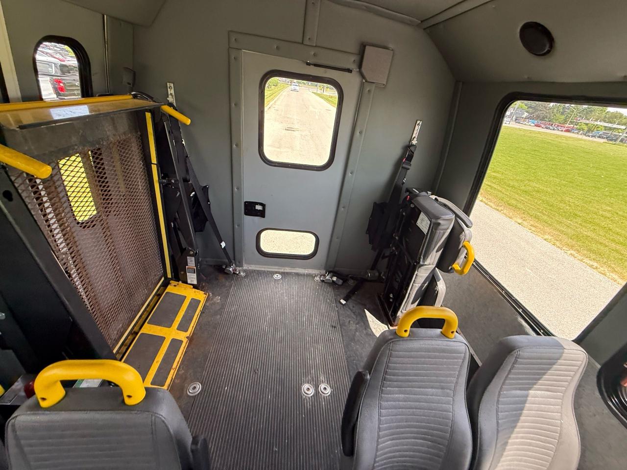 2014 Ford Econoline 19 PASSENGER VAN WITH WHEEL CHAIR - Photo #7