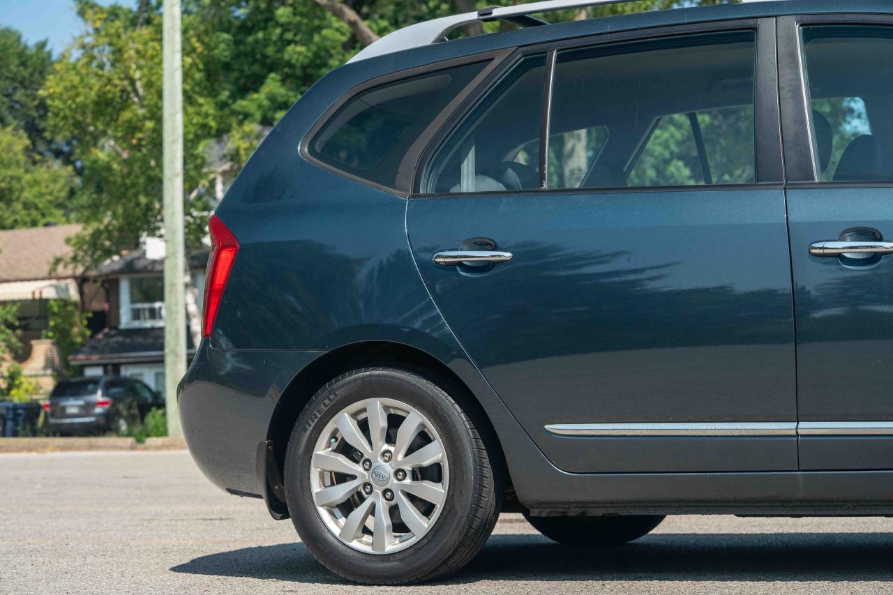 2012 Kia Rondo EX V6 - Photo #9