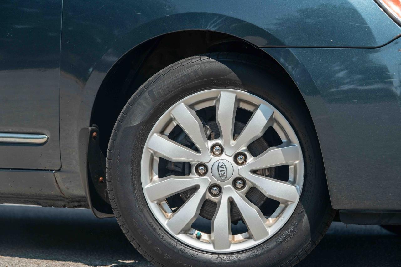 2012 Kia Rondo EX V6 - Photo #8
