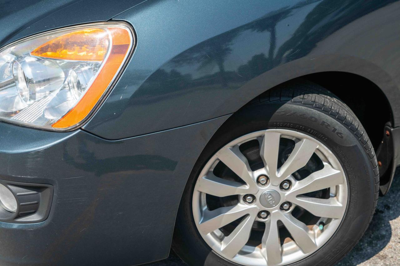2012 Kia Rondo EX V6 - Photo #13