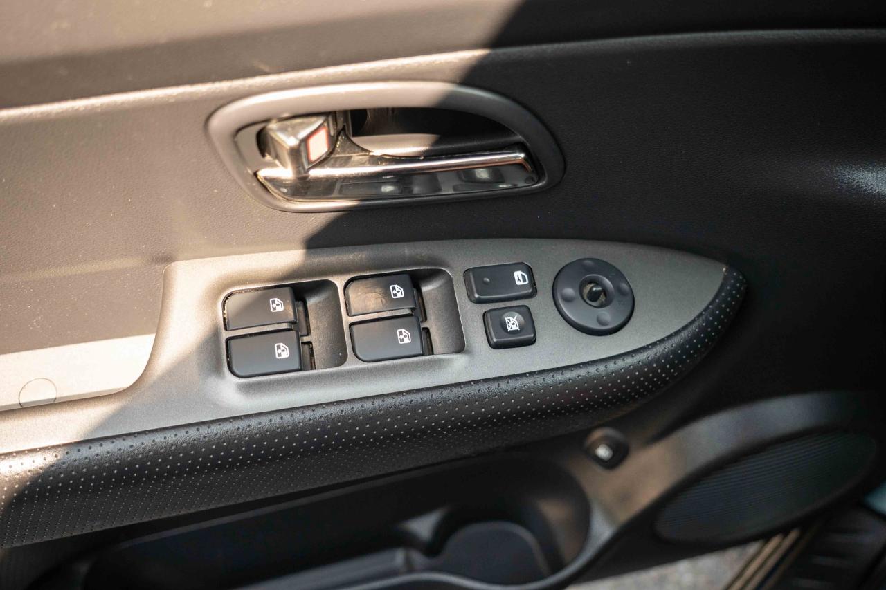 2012 Kia Rondo EX V6 - Photo #17