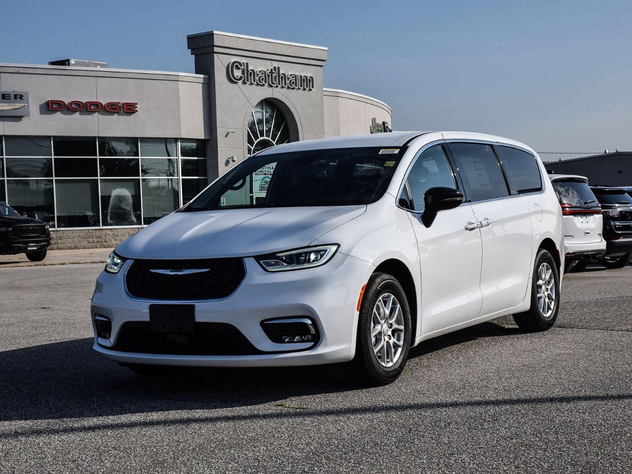 New 2026 Chrysler Pacifica Select FWD for sale in Chatham, ON