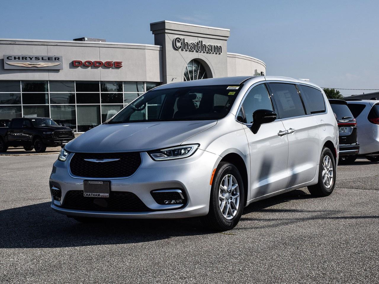 New 2026 Chrysler Pacifica Select FWD for sale in Chatham, ON