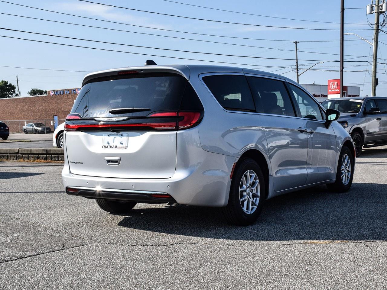 2026 Chrysler Pacifica Select FWD Photo